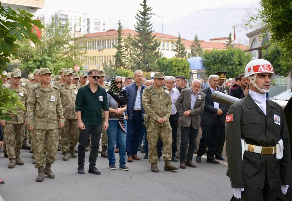 kkadirdemir's tweet photo. Gururla yaptığım en acı görev..

Mehmetçiklerimize rahmet, aile ve yakınlarına sabır, yaralılara acil şifalar..

#RuhunuzŞadOlsun 🇹🇷 https://t.co/2KnrXlP588