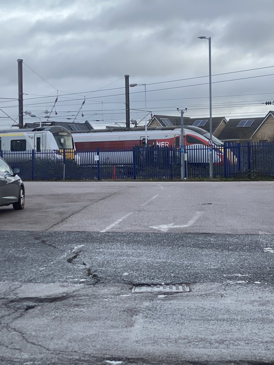 Good luck to all travelling through #stneots today. #railreplacementbus hopefully <a href="/GNRailUK/">Great Northern</a> will be providing some free mince pies! <a href="/StNeotsHour/">St Neots Hour</a> <a href="/stneotsmayor/">Mayor Of St Neots</a> 🚂