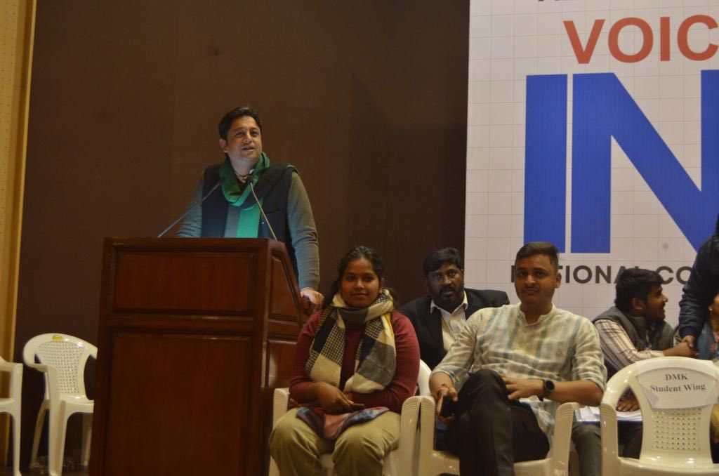 IndiaYoungVoice's tweet photo. Yuva RLD President Chadan Chauhan, MLA addressed the Voice of Young India: National Convention on Challenges Before Indian Youth hosted by the AIYF in New Delhi.

#VoiceofYoungIndia #YouthforINDIA #AIYF https://t.co/lAlOX3LGpR