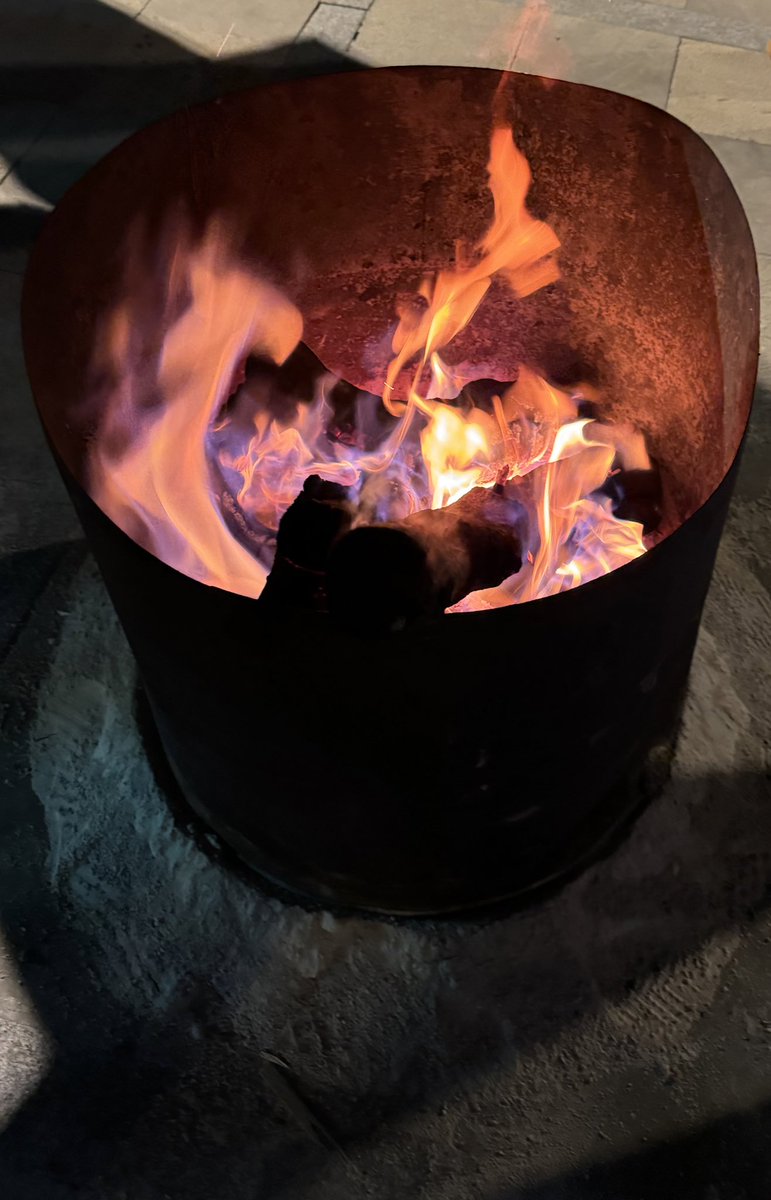 AGFlamenco's tweet photo. Anoche un Zambomba muy especial en Domingo Pérez de Granada. Preciosa estrella fugaz 💫 frente a nosotros mientras actuábamos 🎄🥰 https://t.co/0Din1sHxQY
