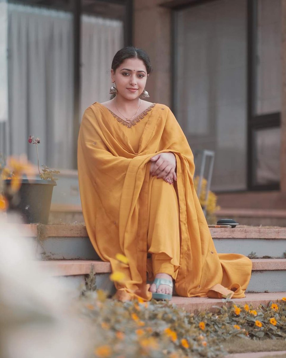 i_anusithara's tweet photo. Daffodil https://t.co/JlQWoVZdxT