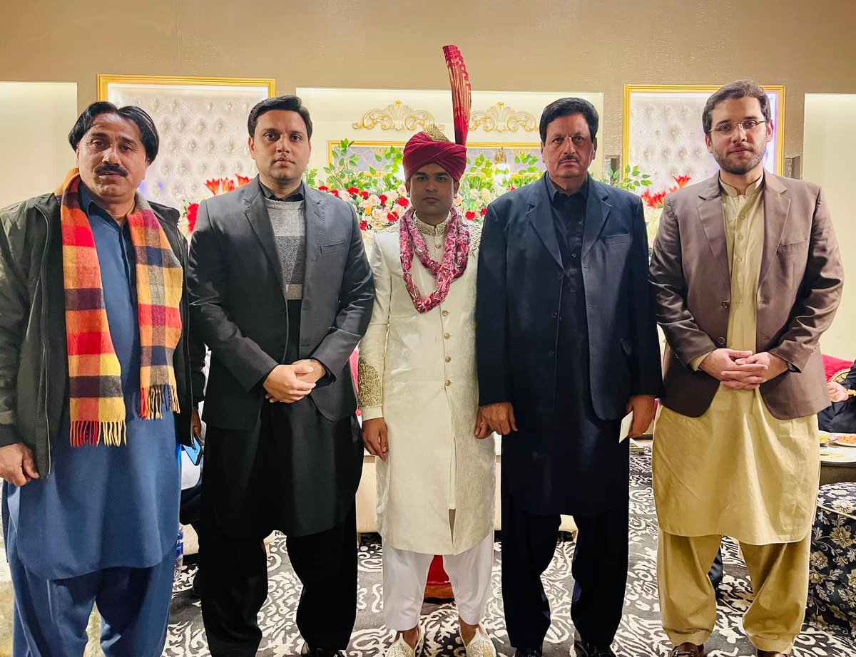 ProfHajiMDogar's tweet photo. پروفیسر حاجی محمد ڈوگر صاحب کے بیٹے سردار سلمان ڈوگر اور ڈاکٹر سردار حارث ڈوگر کی کوٹ رادھاکشن شادی میں شرکت۔
#NA132 https://t.co/fLo3GPKYl2