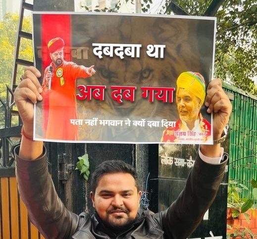 bhagatram2020's tweet photo. दब गया  🫢🙆‍♂️

#दबदबा_जूते_की_नोक_पे   👟 https://t.co/buaJAj1IvK