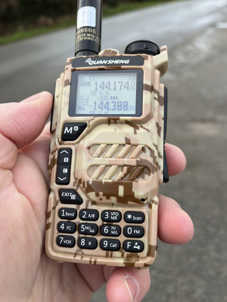maxime_manceau's tweet image. #FT8 with a #UVK5 and the iPhone speaker/microphone. Dx on tx F4BQV (110kms with psk reporter) and dx on rx EA1HRR (415kms) 😜