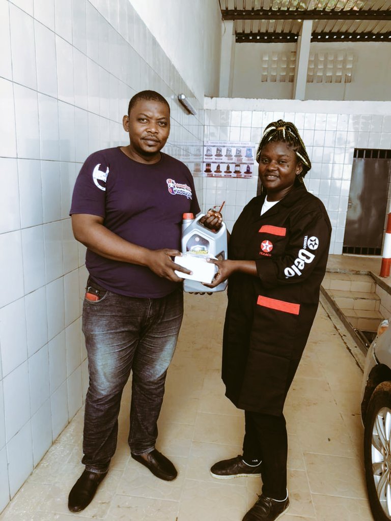 Blessingcmr's tweet photo. 👍🏽La satisfaction de nos clients est une priorité. Nous sommes à l'œuvre pour vous faire re-découvrir l'expertise lubrifiant de plus de 100 ans avec les #LubrifiantsTexaco disponibles dans une station blessing proche de vous. #BeOneWithBlessing 🛢🚘🚍🚌😊 https://t.co/U40KXweqoS
