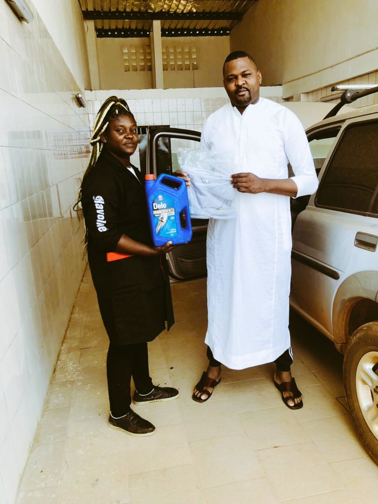 Blessingcmr's tweet photo. 👍🏽La satisfaction de nos clients est une priorité. Nous sommes à l'œuvre pour vous faire re-découvrir l'expertise lubrifiant de plus de 100 ans avec les #LubrifiantsTexaco disponibles dans une station blessing proche de vous. #BeOneWithBlessing 🛢🚘🚍🚌😊 https://t.co/U40KXweqoS
