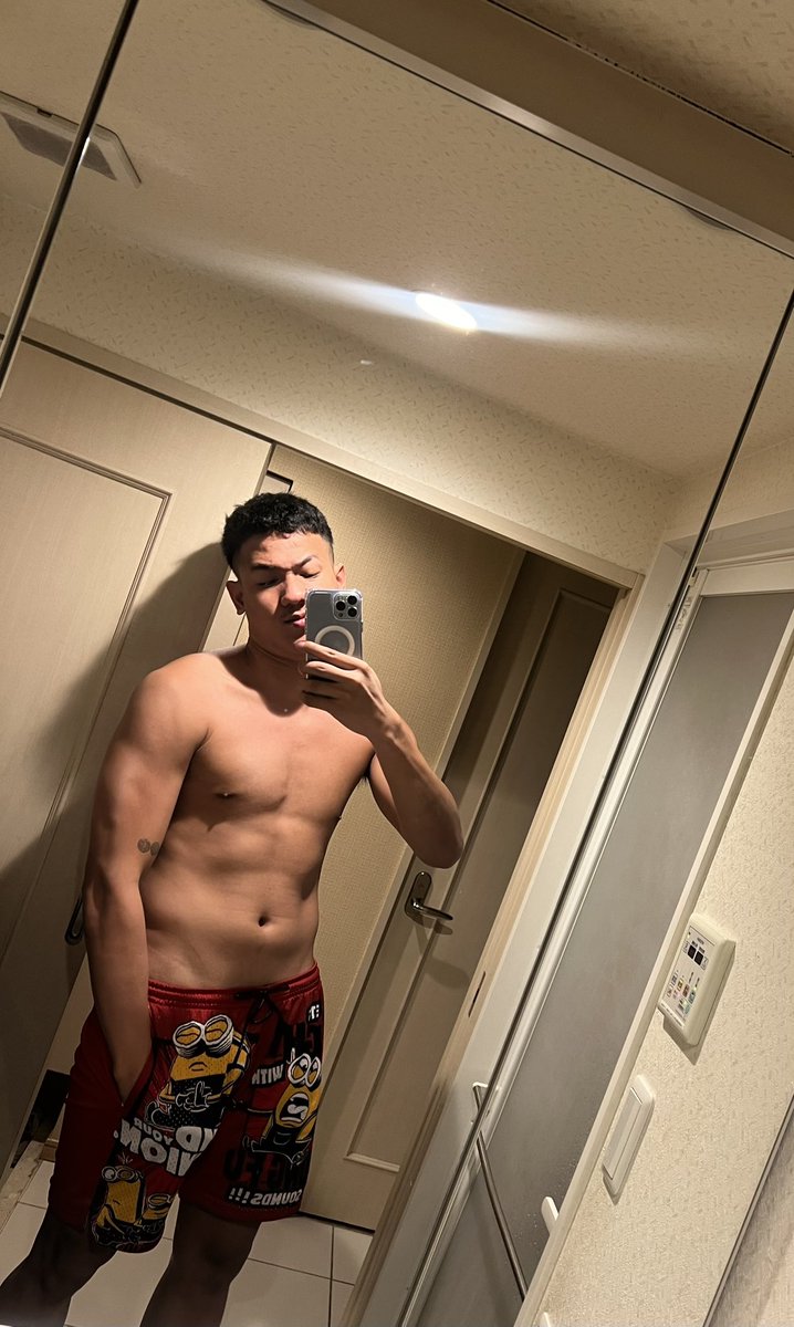 JoloSumagaysay's tweet photo. Shower time 🥶 https://t.co/CRmT3x9VgN
