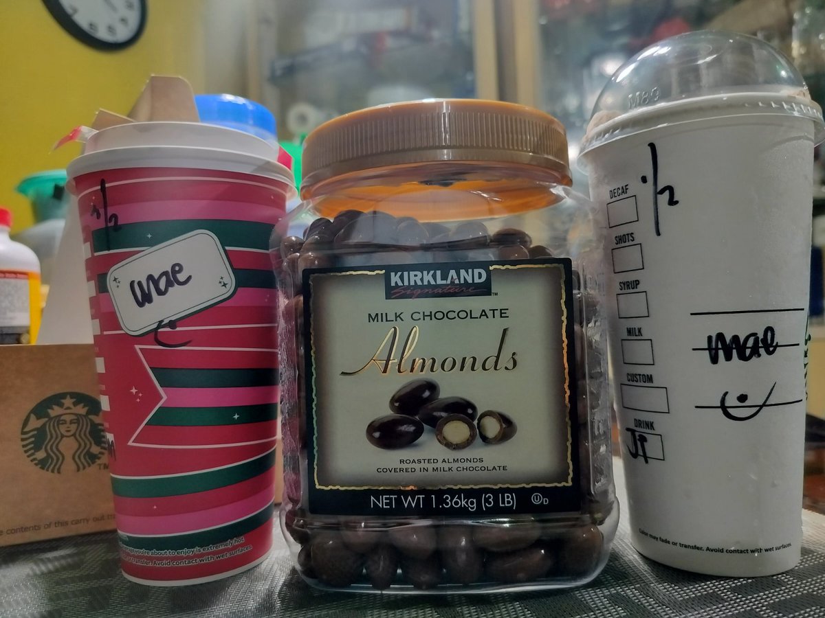 terymadlydeeply's tweet image. Celebrating Christmas 2023 with sweets.. 
I miss you, pa.. ma.. 🙏🏻🙏🏻🙏🏻

#LoveIsAllThatMaeterz 
#kapitlang 
#sugaroverload 
#starbucks #kirkland 
#peppermintmocha #javachip #almonds