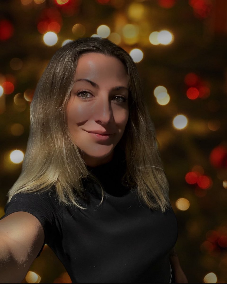 DJMissIryna's tweet photo. Época de compartir las tradiciones en familia y transmitir la importancia de dar y recibir amor, de ser solidarios, de alimentar el espíritu y de disfrutar de las pequeñas cosas de la vida, se convierten en el mejor regalo a nuestros seres queridos. #Christmas2023 https://t.co/9WbULVNVHU