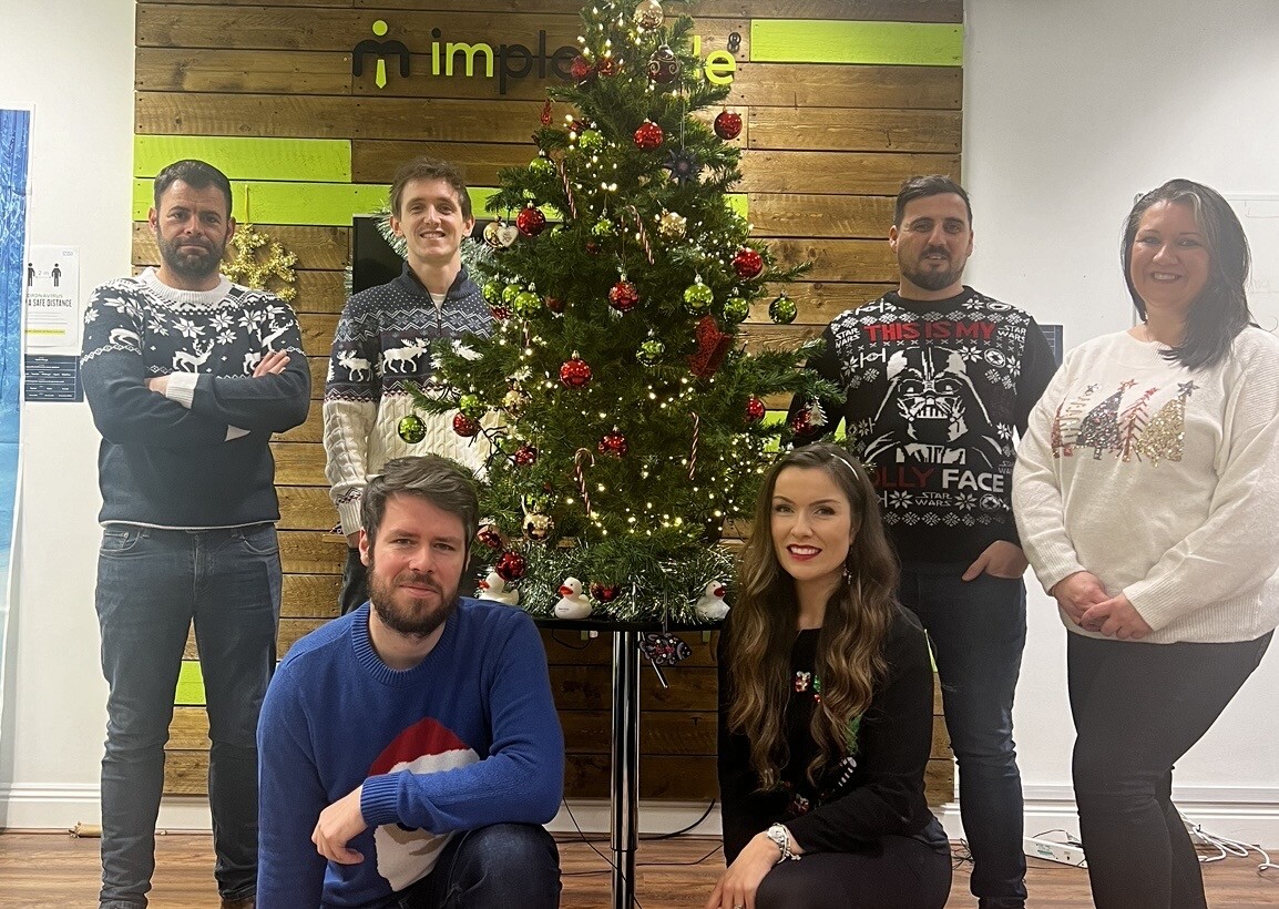 imployable's tweet image. When the code is snowing, and the servers are glowing, you know it&apos;s time for some imployable holiday showing! 🎄🚀 Merry Christmas #TechTheHalls #MerryCodeMas #imployableChristmas #BinaryBaubles #imployable 🎅🖥️