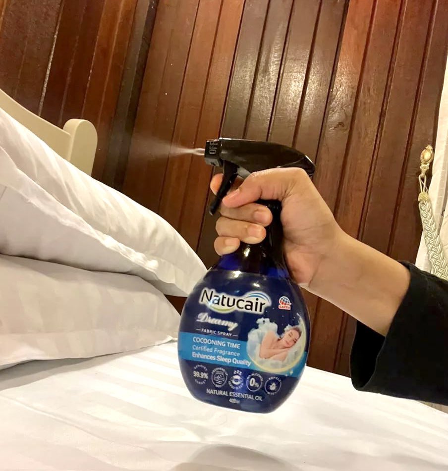 Patutla org dok hype spray natucair ni, yesss it works!!! Before nak tidur sembur sikit kt bantal or selimut. Dalam few minutes je bau tu akan buat you rasa ngantuk. Now i notice my insomnia pun hilang also tak mimpi bukan2 sbb dah tak overthinking