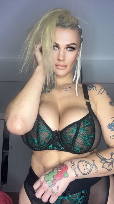 Christmas tonight... wanna have me under the 🎄 ? Get your promo on Only Fans now! https://t.co/MrlSr9hLLv