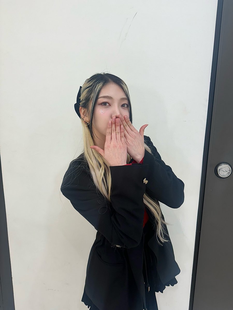 EVERGLOW_twt's tweet photo. [#온다] Happy Merry Christmas 🎄✨💖 https://t.co/z1eriPLtny
