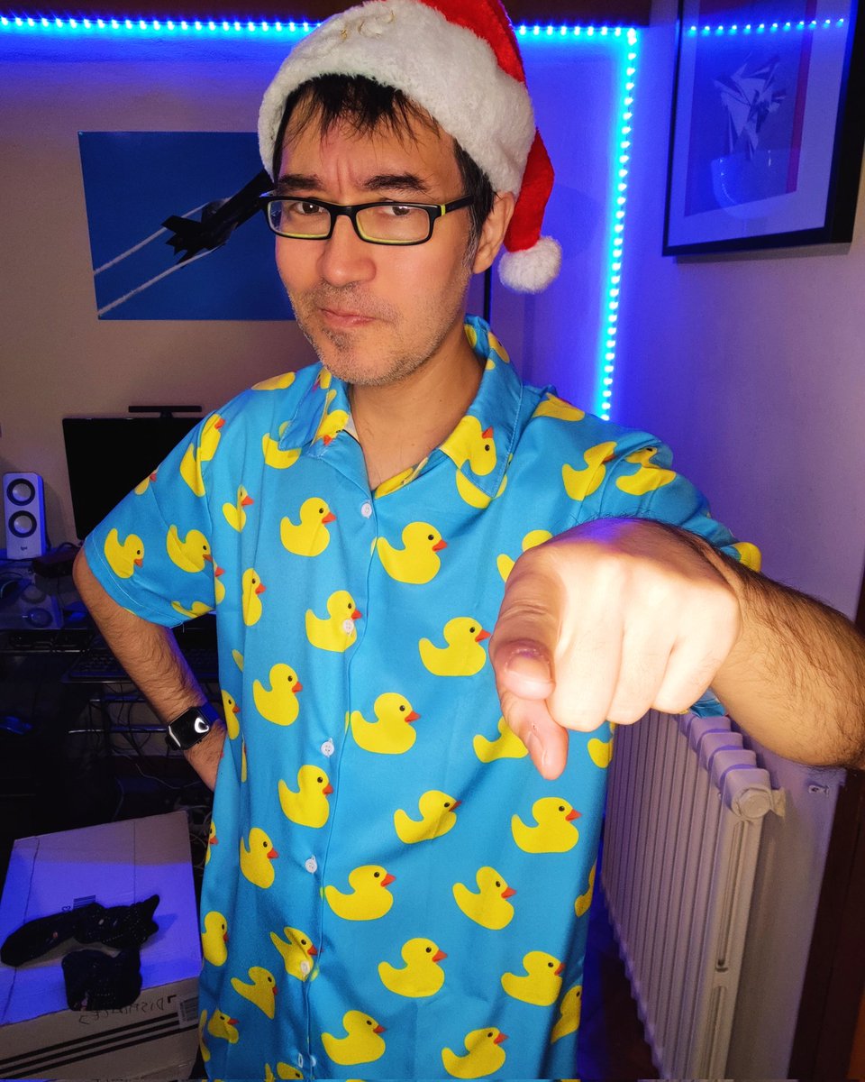 ¡¡Calvo de la lotería!!, no me ha vuelto a tocar nada, ¡¡te voy a montar un pollo!!, bueno, un pato... Y con este mensaje de amor y odio, mi camisa favorita y mi gorro de Mariah Carey os deseo ¡¡Feliz Navidad!!
#Loteria #FelizNavidad