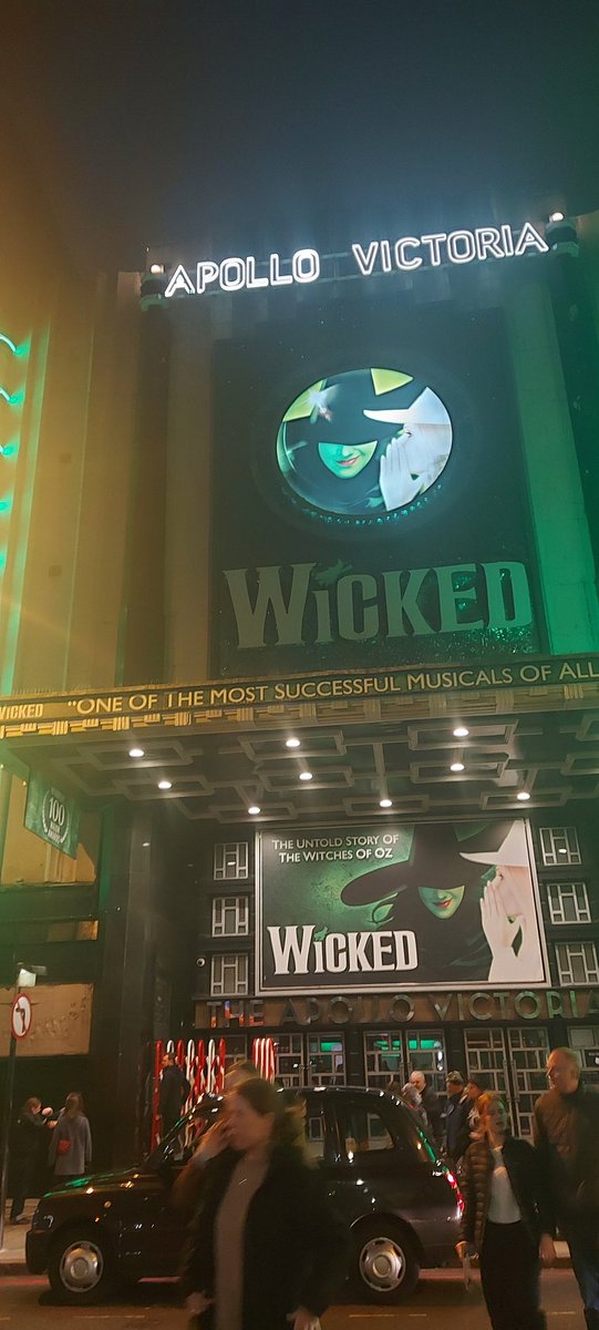 TeachHappyEver's tweet photo. Well... Green is a Christmas colour after all @WickedUK 💚💚💚 Christmas eve eve Well spent🎄🥳 @TodayTixUK https://t.co/NpqLAQR2WU