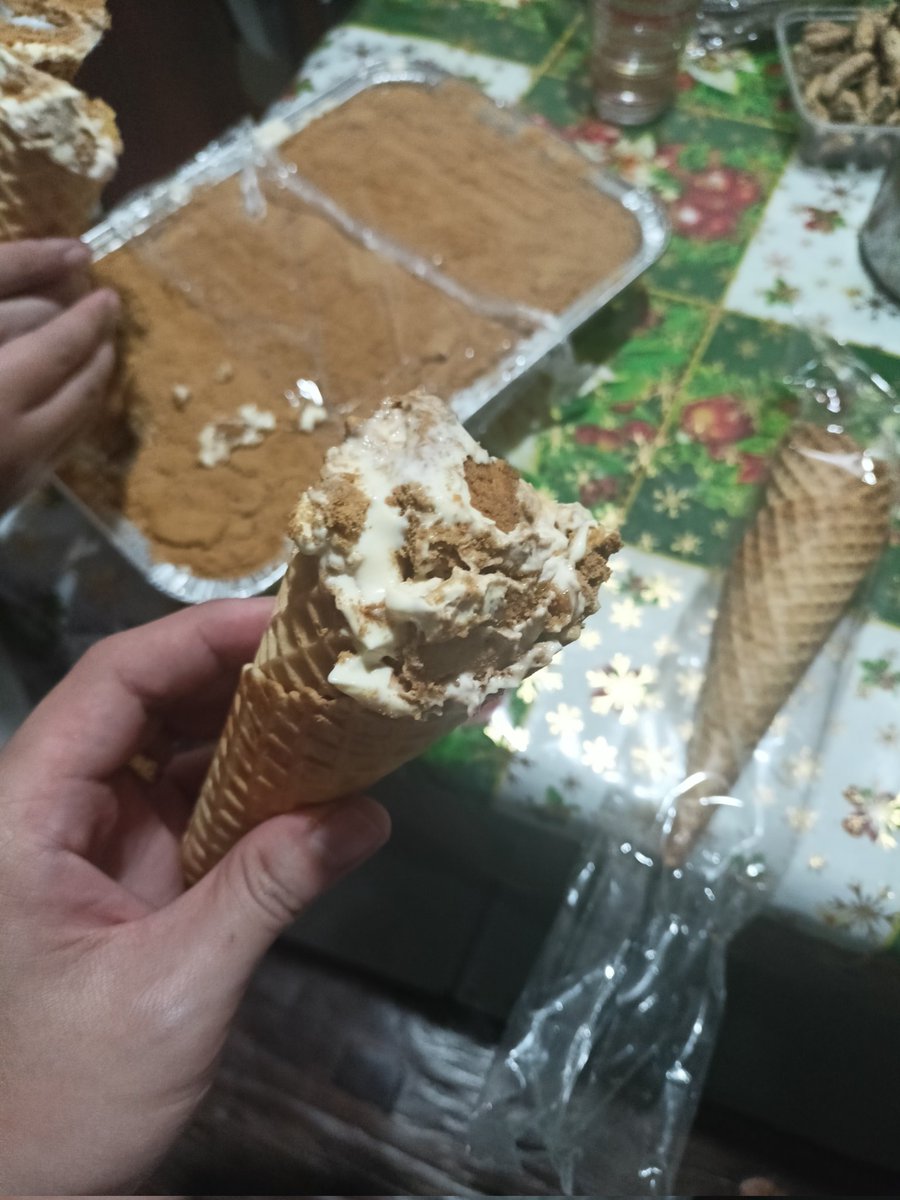 7/11 Ice cream cone + mango float 😋😋
Happy holidays everyone!