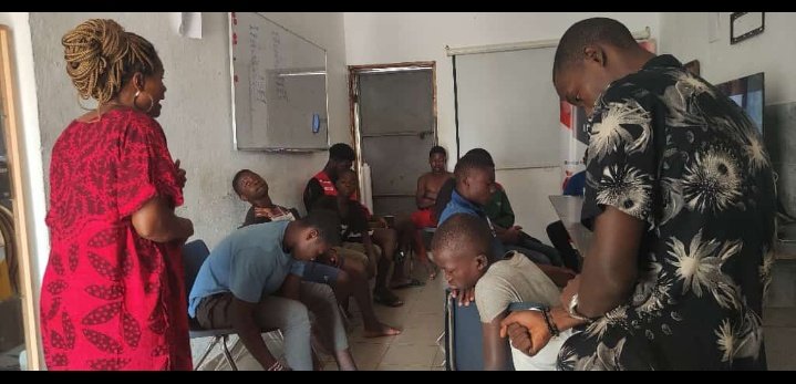 Merry Christmas in advance.
This Christmas consider sponsoring a child by purchasing clothes and shoes or festive allowance
8k per child 
NM House will welcome necessary help 
Don't forget them this Christmas 
#streetkids #NMH #helpinghand #christmas