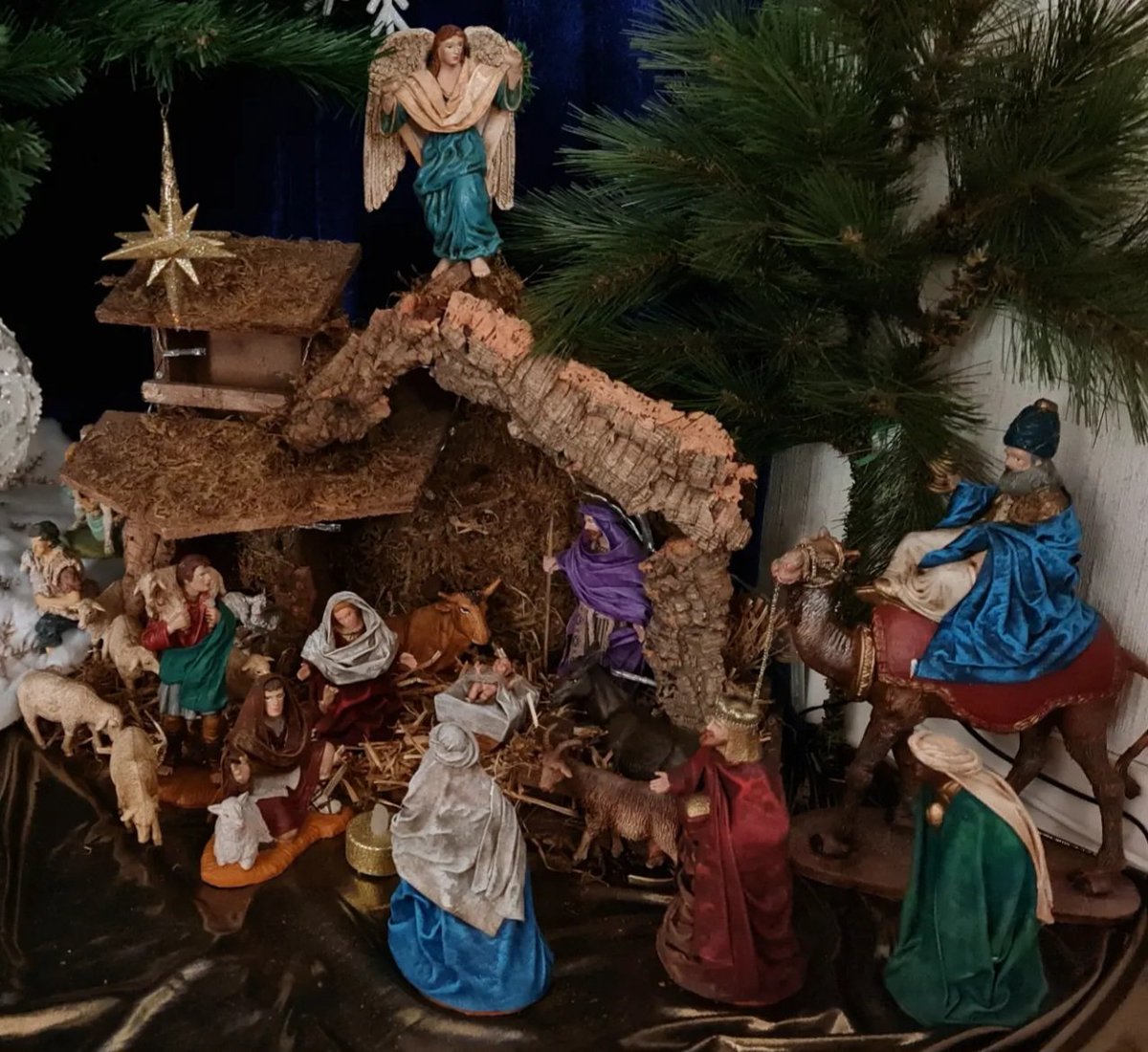 👼 À vous toutes & tous, à vos familles, vos proches & à tous ceux qui sont seuls, isolés, malades ou rejetés, je veux souhaiter un ✨️ Joyeux Noël 🎅 Nedeleg Laouen🎄 Merry Christmas ✨️ Buon Natale ️🎅 Feliz Natal 🎄Vrolijk Kerstfeest ✨️ Frohe Weihnachten 🎅 God Jul 🎄️