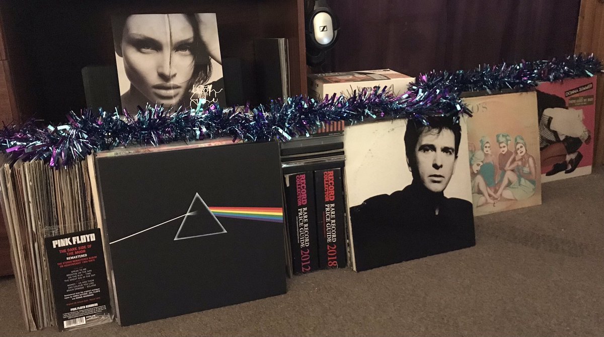 Ca984Chris's tweet photo. Today I’ll be mostly listening to @pinkfloyd “The Dark Side Of The Moon” 1973. Remastered from the original analogue tapes 2018. #Mymusic #vinylcollection #vinylrecords #Pinkfloydrecords #NowPlaying #guitarist #Rockgods🎶🎸🥁 https://t.co/aQhfk4MaEX