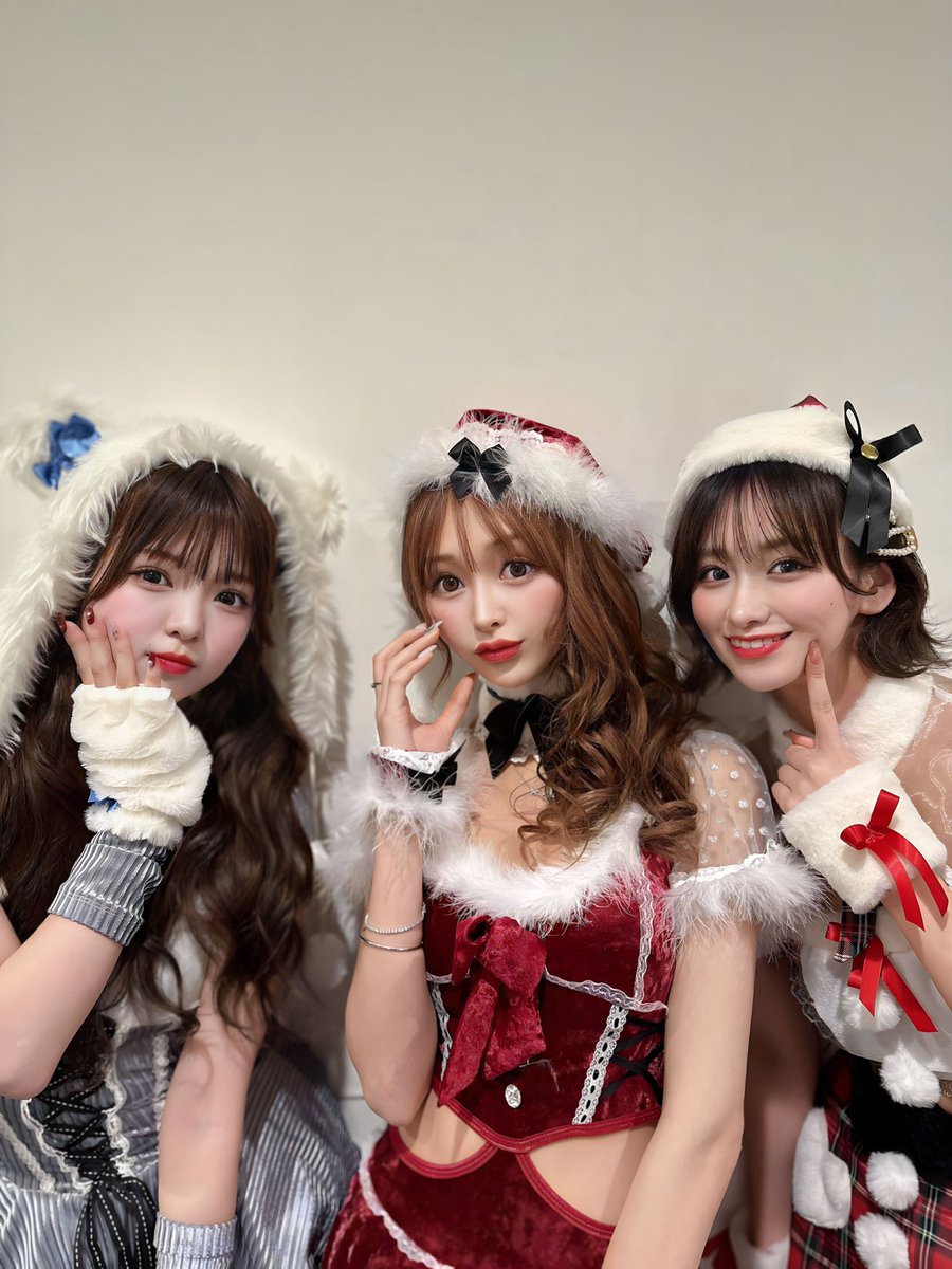 確実に日本一かわいいサンタ集団🤶

クリスマスに男がいるのが正義じゃないから❗️
強くて可愛い女の子が世界最強なんだよ😽 https://t.co/WneZU45cJ3