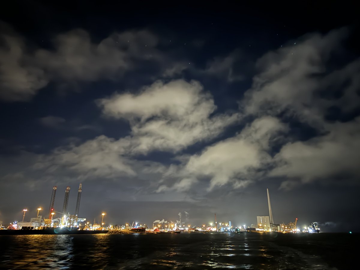 EuroSpacePort's tweet image. EuroSpaceport emgraces messages of peace and compassion. Although not associated with any religion, on the days of Christmas we encourage everyone to wish for peaceful collaboration across nations, races and religions for the benefit of humanity. Image: Esbjerg Harbour.