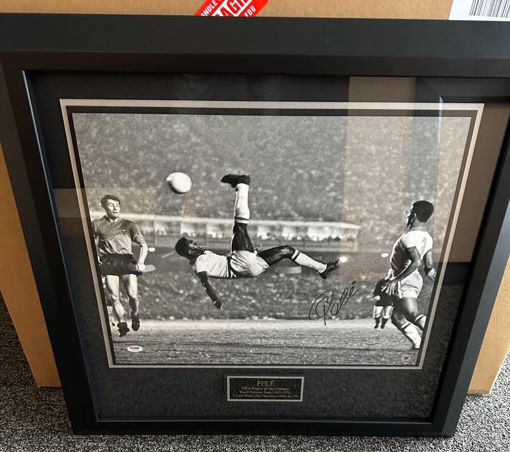 alina_dore's tweet photo. Found for my client Original Pelé photo with his signature 🙌🏼🥰 https://t.co/IYS15UO1g0