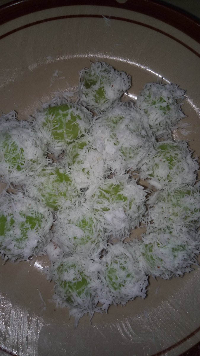 okta__15's tweet photo. Proud of me karena bisa bikin klepon sendiri 😋

Happy holiday!! https://t.co/pnAt0DITE5