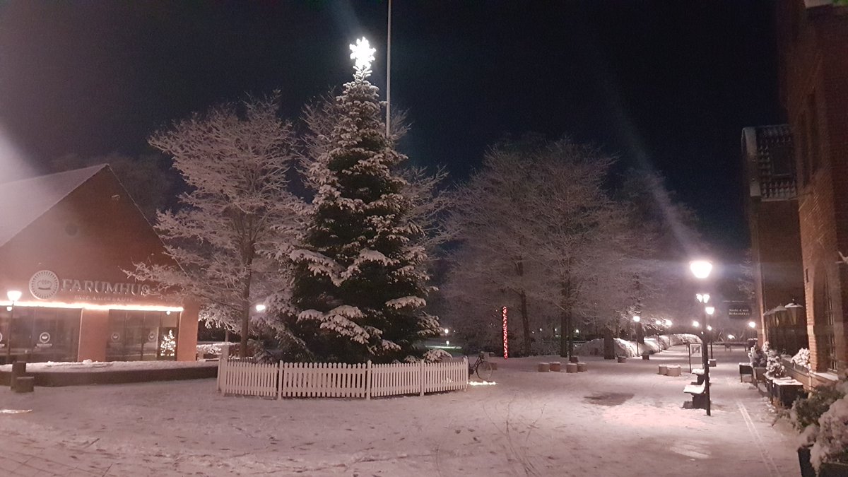 Glædelig jul til alle med lidt lokal gadehygge
også til jer der ikke har "så mange" at holde jul med ❤️