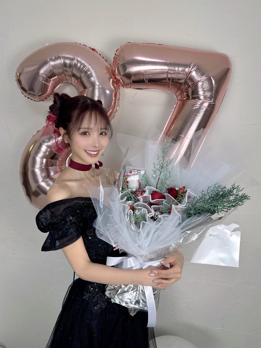 Kana_Momonogi's tweet photo. またひとつ歳を重ねました！
2◯歳の桃乃木もよろしくお願いします✊🥳 https://t.co/touBHbtvI1