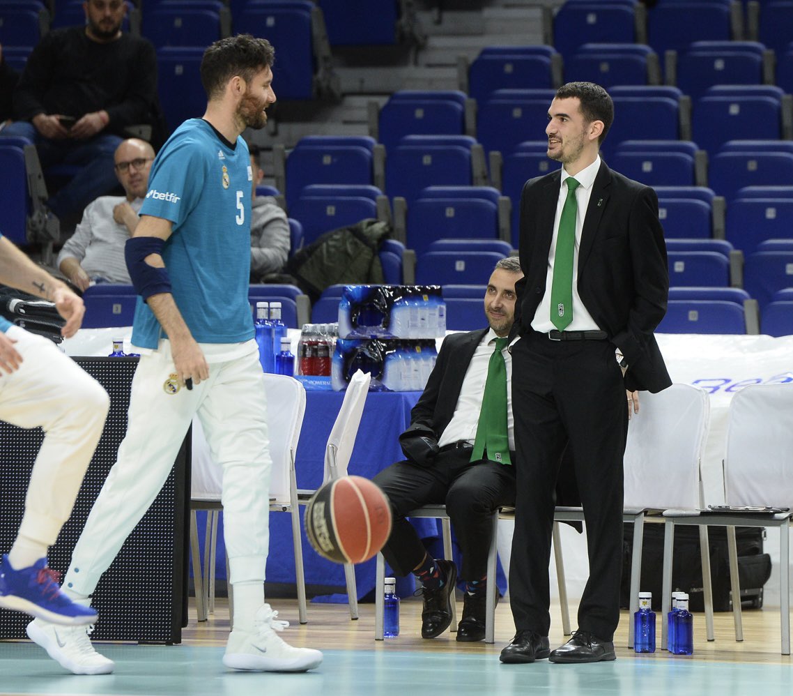 No sé si en Rudy ahir fa ficar el seu últim triple al Palau Olímpic.
El que sí que sé, és que ahir el millor jugador que ha format la Penya no va obtenir el reconeixement que mereix.
Tant de bo ens trobem al play-off i tornis a jugar a casa teva.
Gràcies <a href="/rudy5fernandez/">Rudy Fernandez</a>