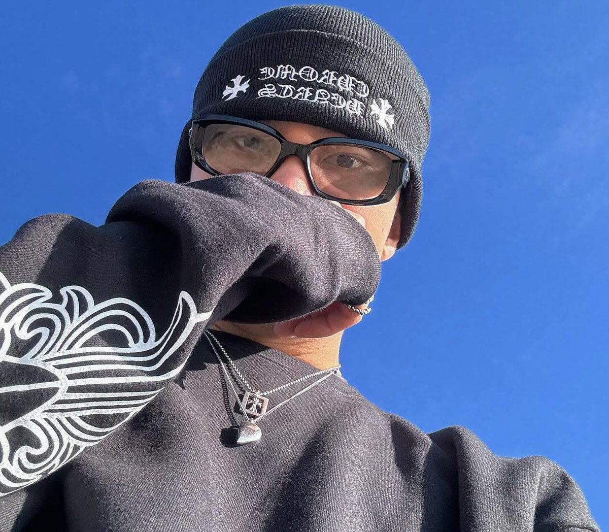 Happy Christmas 🎄
                                     🔴🔴🔴
                                  🔴🔴      ⚪️
                               🔴🔴🔴      
                             🔴🔴🔴🔴
                          🔴🔴🔴🔴🔴
                       ⚪️⚪️⚪️⚪️⚪️⚪️