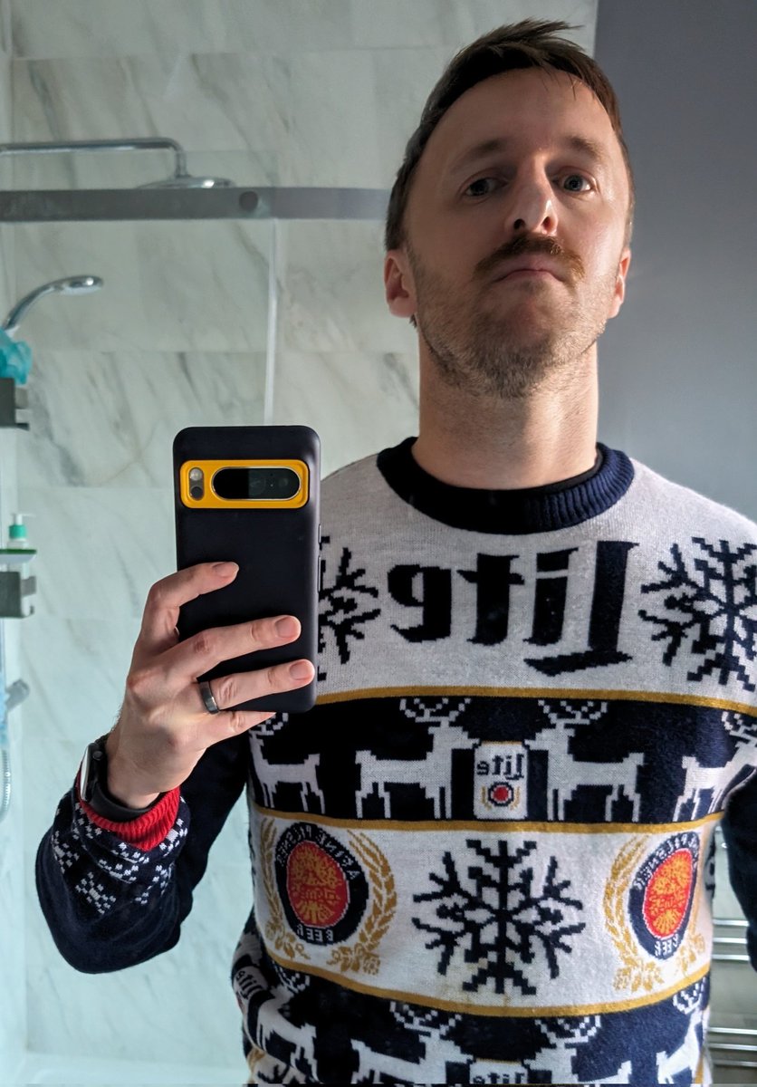 peterocelotwres's tweet photo. #christmas https://t.co/XaeUf51j6e