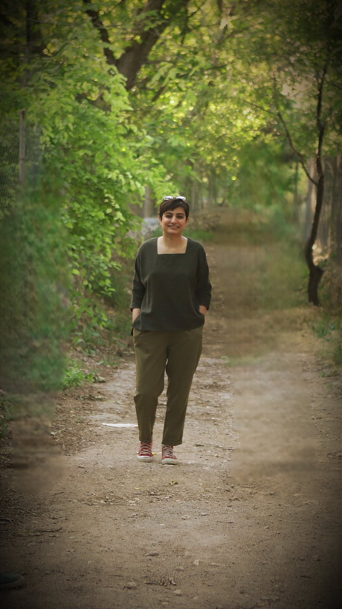 همسرم #الهه_محمدی بیش از یک ماه پیش طی ۴ شکواییه که در زندان ثبت شد از قاضی صلواتی به دلیل اجرا نکردن قانون، خطاب به دادگاه قضات، دادسرای کارکنان دولت، حوزه ریاست دادگاه انقلاب و دادگاه کیفری ثبت شکایت کرده است که وکلای پرونده پیگیر این موارد خواهند بود.