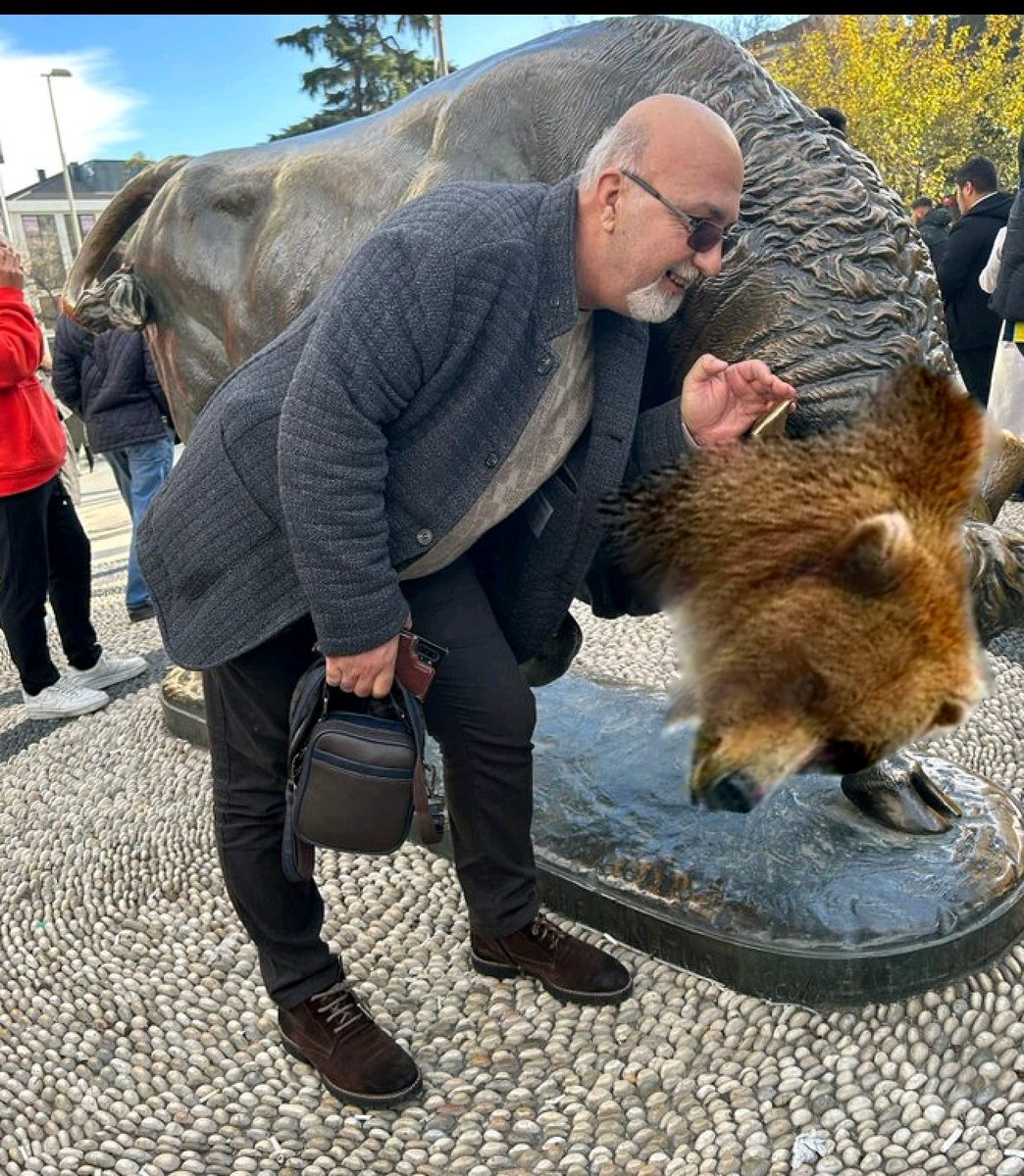 leventb44's tweet photo. @karagoz4444 Eminsin değilmi abi, boğa kılığına girmiş ayı olmasinda🙈🤭 https://t.co/u7pbxrYacr