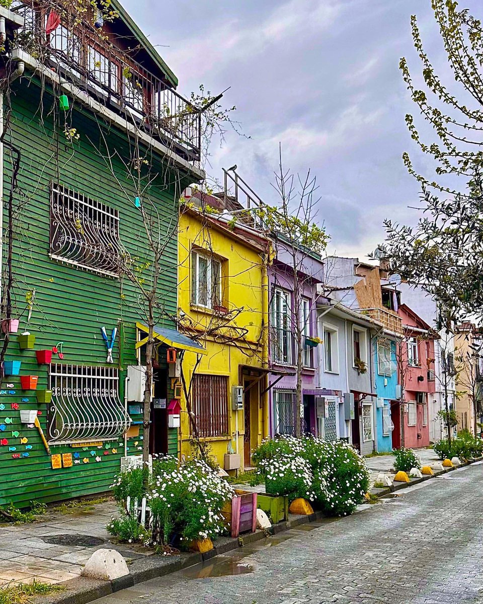 Kadıköy, Paris Mahallesi Sokağı’na git.