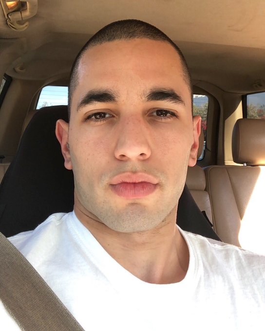 w out a beard 5 years ago lol https://t.co/G4hd88x4s9