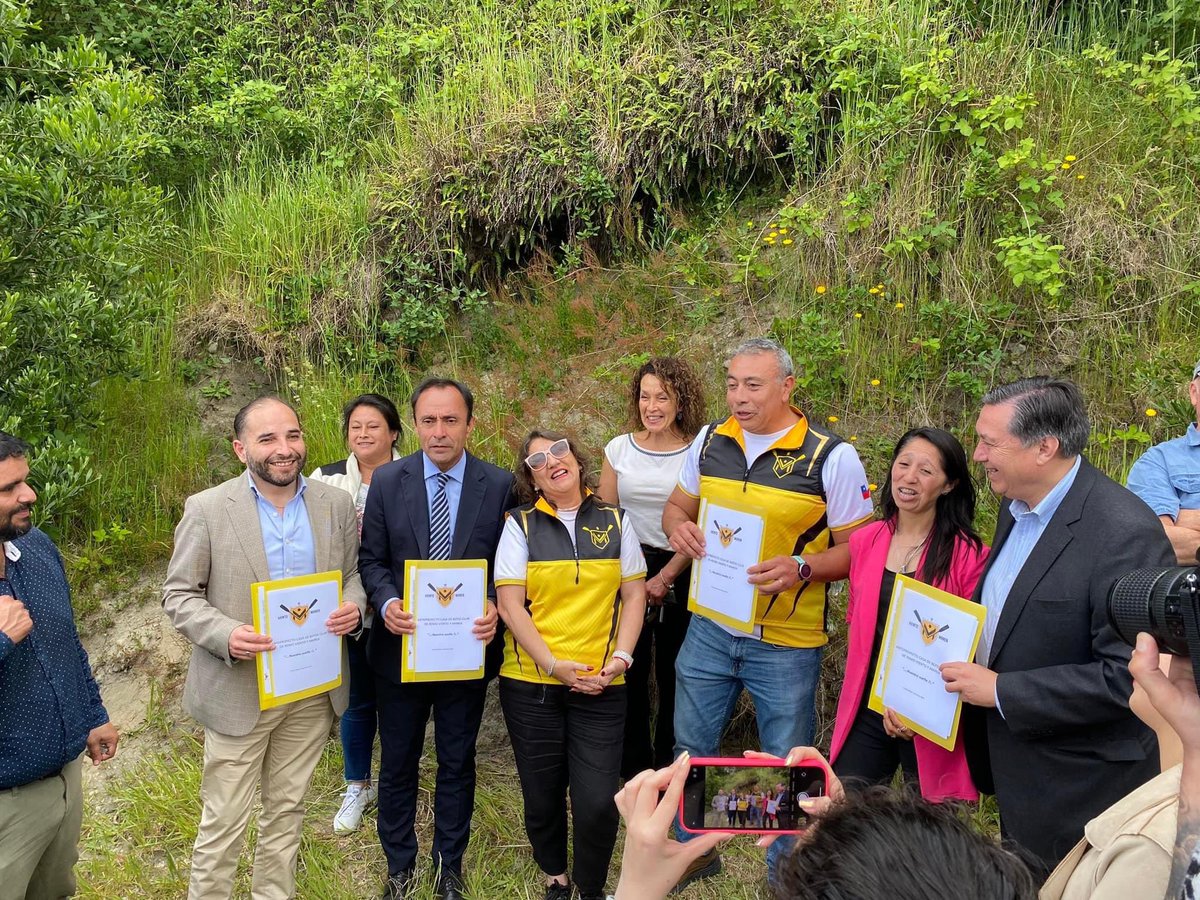 Visita del Ministro del Deporte Sr Jaime Pizarro a nuestro club, hicimos entrega de carpeta del proyecto “Casa de Botes, Nuestro Sueño.” 🖤💛<a href="/MindepLosLagos/">Mindep Los Lagos</a>, <a href="/MindepChile/">Ministerio del Deporte</a> , <a href="/FederemoCL/">federemo</a> , <a href="/GoreLosLagos/">Gore Los Lagos</a>, <a href="/munipuertomontt/">Mun. Puerto Montt</a>, <a href="/GervoyAlcalde/">Gervoy Paredes</a> ,<a href="/LucianoBelmarZ/">Luciano Belmar Jr.</a> <a href="/IvanLeonhardt/">Iván Leonhardt</a> #puertomontt
