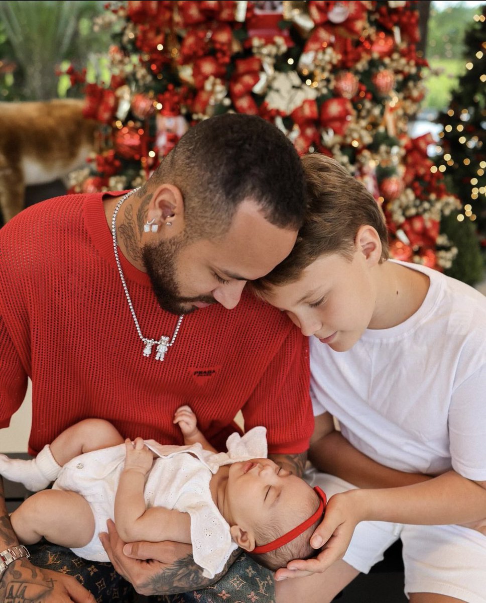 picsnjr's tweet photo. Familia. 🎄🪅 https://t.co/RPMrH0Yfcj