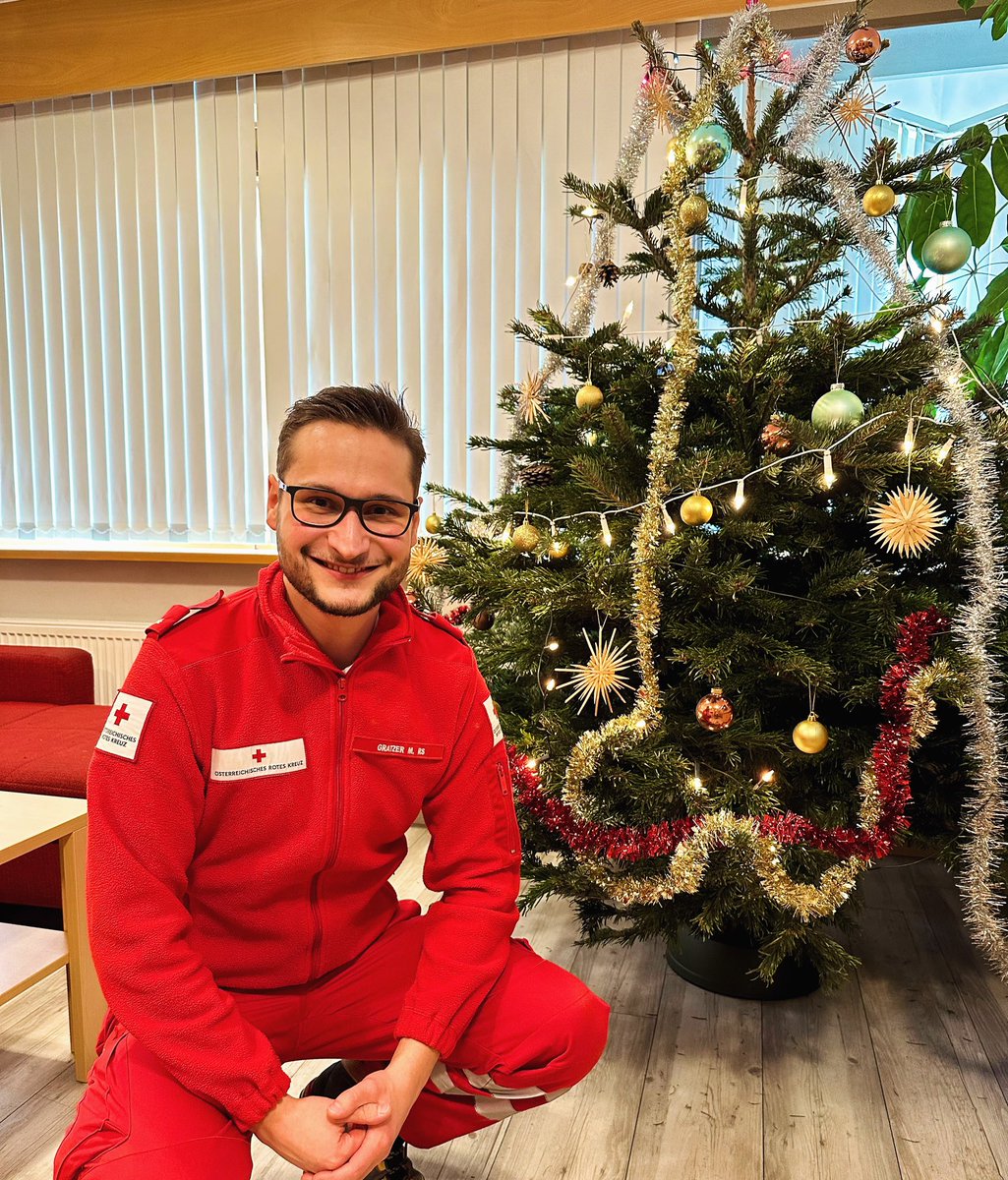 margratzer's tweet photo. Frohe Weihnachten und besinnliche Feiertage! 🎄✨
#FroheWeihnachten #MerryChristmas #FelizNavidad #BuonNatale https://t.co/YqRayQKAw9