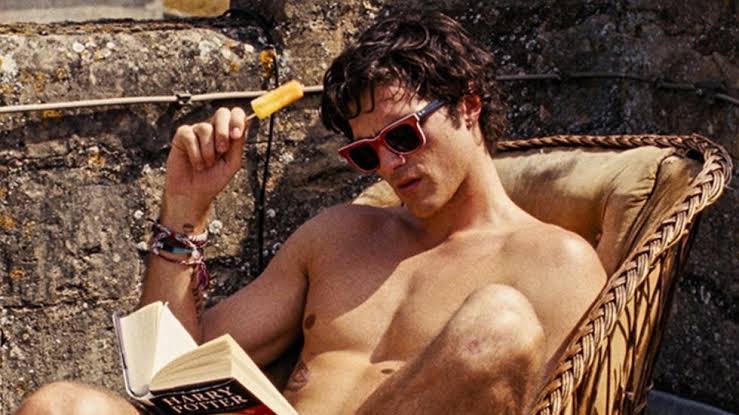 Macaronzz's tweet photo. Benim icin simdilik yilin en buyuk surprizi #Saltburn Call Me By Your Name’in seftalisini solda sifir birakacak ve yillarca konusulacak 3 cesur sahneye sahip :) Goruntu yonetmenligi muthis ve bir de tabii o Barry Keoghan performansi 🤌🏻 Tam da bu sefer minnos biri galiba derken… https://t.co/3mkkoAU0jw
