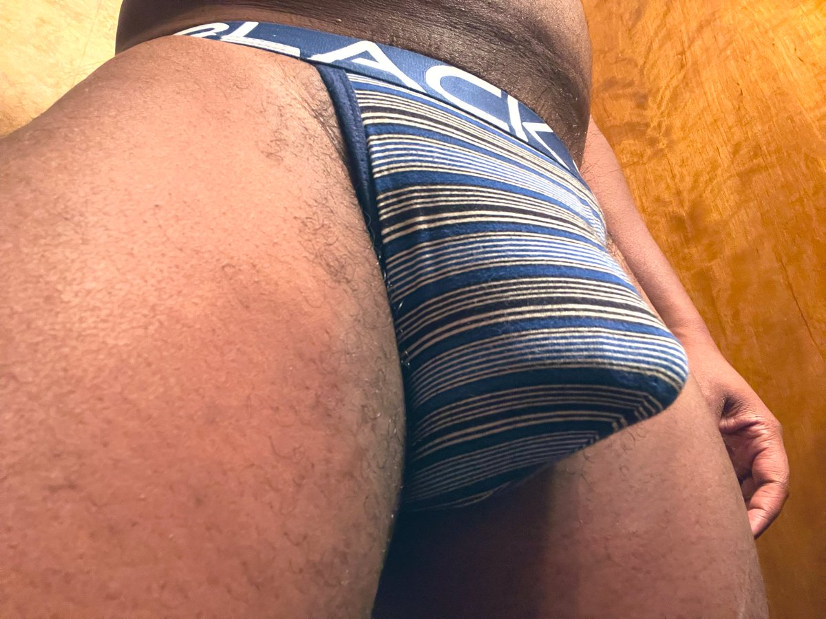 chitownhung89's tweet photo. Sweaty travel jockstrap bulge 😈 https://t.co/zeugGUZ8hE