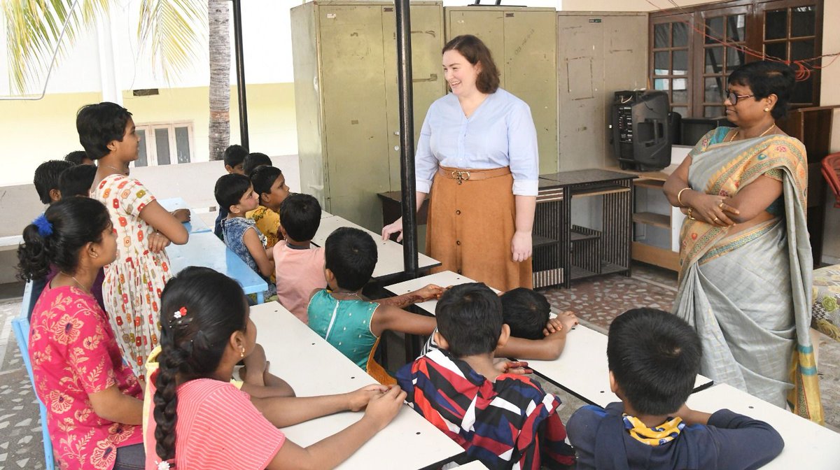 JanaSenaParty's tweet image. జనసేన అధ్యక్షులు శ్రీ @PawanKalyan గారి సతీమణి శ్రీమతి అనా కొణిదెల గారు ప్రీ క్రిస్మస్ వేడుకలను అనాథ శరణాలయంలో ఆదివారం నిర్వహించారు. హైదరాబాద్ బాలాజీ స్వర్ణపురి కాలనీలో ఉన్న జీవోదయ హోమ్ ఫర్ ద చిల్డ్రన్ లోని చిన్నారులతో ముచ్చటించి వారి విద్యాబుద్ధుల గురించి తెలుసుకున్నారు. ఆనంతరం…