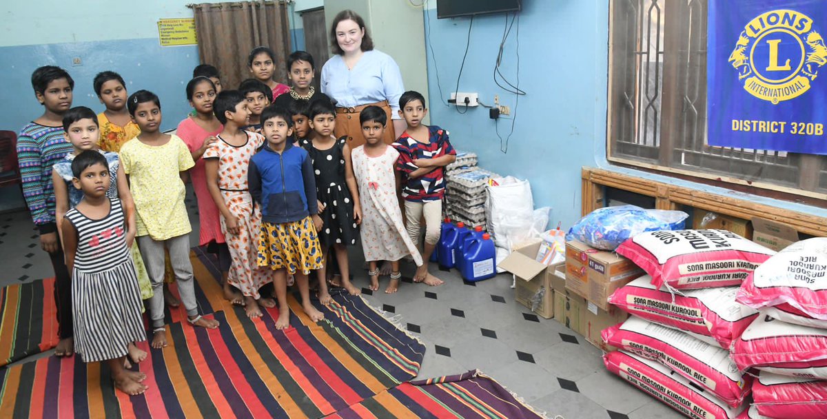 JanaSenaParty's tweet image. జనసేన అధ్యక్షులు శ్రీ @PawanKalyan గారి సతీమణి శ్రీమతి అనా కొణిదెల గారు ప్రీ క్రిస్మస్ వేడుకలను అనాథ శరణాలయంలో ఆదివారం నిర్వహించారు. హైదరాబాద్ బాలాజీ స్వర్ణపురి కాలనీలో ఉన్న జీవోదయ హోమ్ ఫర్ ద చిల్డ్రన్ లోని చిన్నారులతో ముచ్చటించి వారి విద్యాబుద్ధుల గురించి తెలుసుకున్నారు. ఆనంతరం…