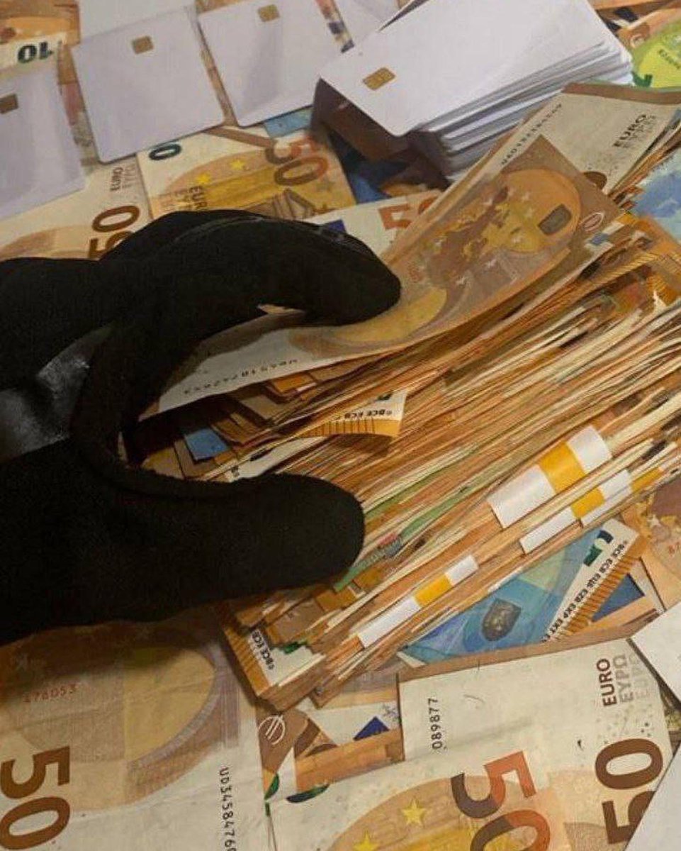 carteclone22's tweet photo. Tu peux aussi te faire un max de sous juste avec une de ces carte 🔥🥰✌💶 ou tu n'as pas de CB dans ton quartier ? 
Commandé vos cartes livraison 24 partout 💌
https://t.co/X5Y83f0rBG https://t.co/BpDIIiVAVM