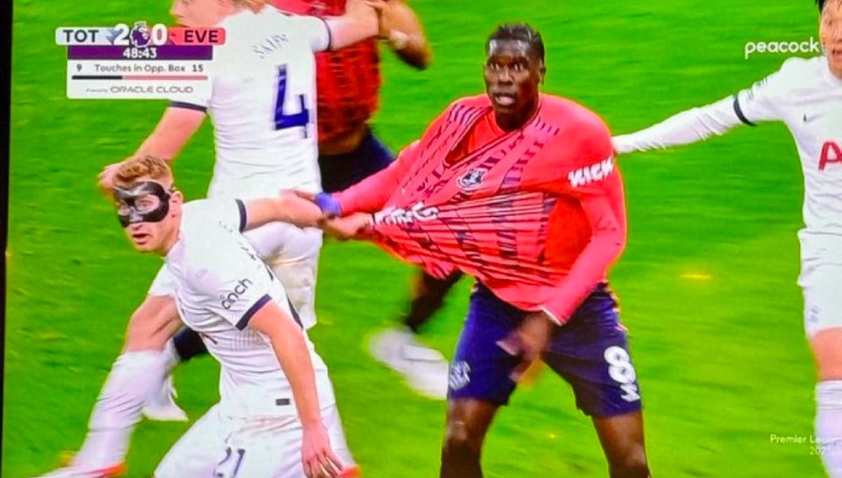 clu3lessrobert's tweet image. This never featured on Match of the Day because the media don’t care about clubs such as Everton. They joked about Boly’s sending off for Forrest…totally biased