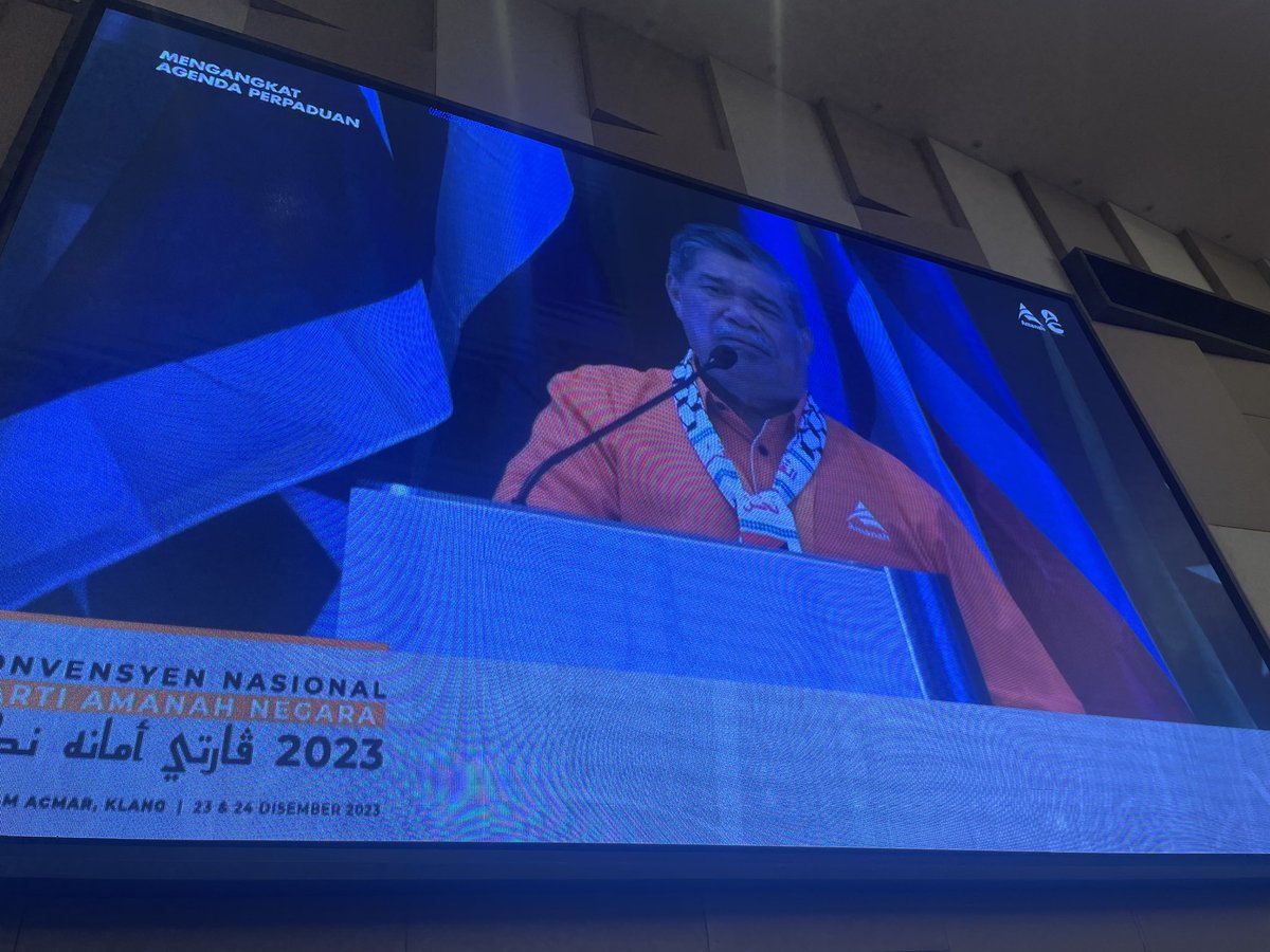 hamdiNewsMPB's tweet photo. @BuletinTV3 Menteri Pertanian dan Keterjaminan Makanan Datuk Seri Mohamad Sabu kekal sebagai Presiden Parti Amanah Negara (AMANAH) bagi tempoh 2023/2026

#PemilihanAmanah
#PartiAmanahNegara 
@BuletinTV3 https://t.co/iw190fOFBT