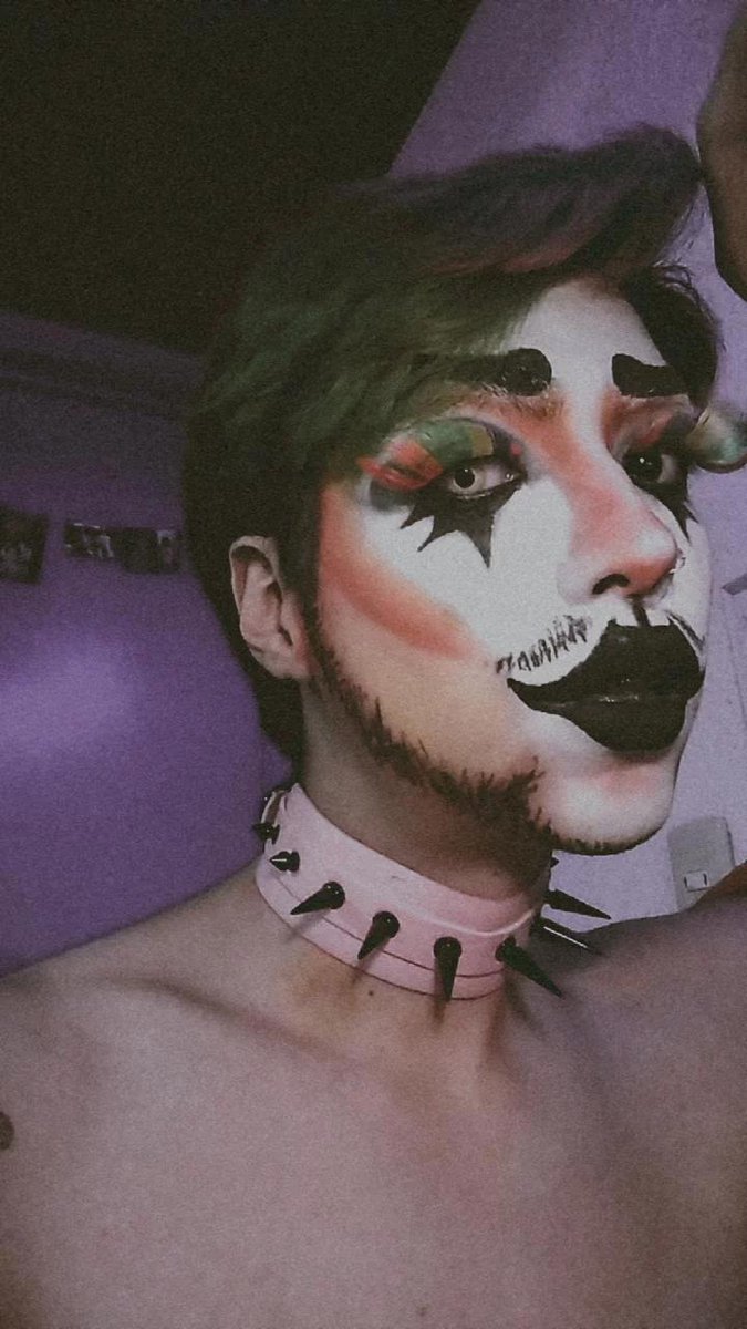 Just a clown in eternal agony 🥀
•
•
#Dragking #Babydrag #Clown #makeupartist #makeup #alternative #dragmakeup #artist #ArtistOnTwitter #ArtistOnX #alternativeboy #gay #LGBTQIA #gayboy #cuteboy #CDMX #arteoscuro #estiloalternativo #gaycdmx