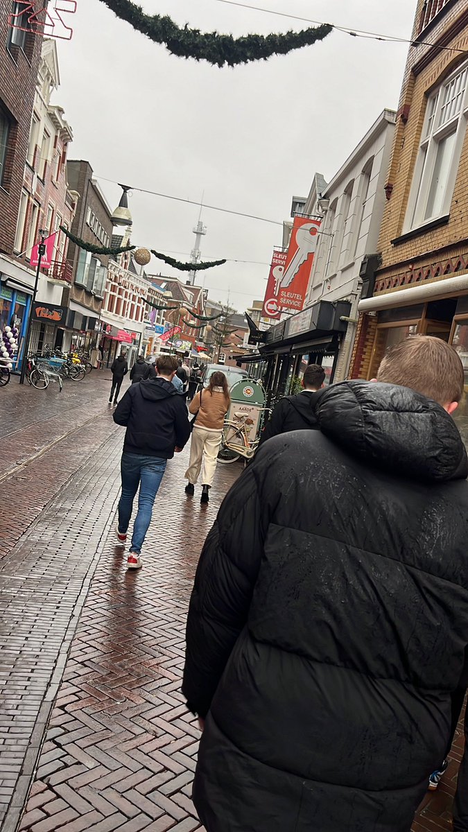 Even de jongens uit het westen laten zien hoe we kerstmiddag vieren hier 🎅🍻 <a href="/tukker4life__/">Jeroen</a> <a href="/fromftson/">Michiel</a> <a href="/Wutru_fct/">Wouter</a>