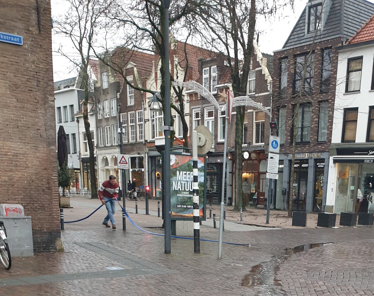 LuciaHardonk's tweet photo. In #Zwolle #gracht  #hoogwater #pompen https://t.co/dNtauYVxhr
