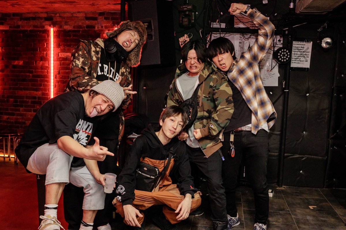 fumiyas0119's tweet photo. ショウヤ居ないけど
我らはChaNtaです
来年もよろしくね
#Fumiya
#Mah
#Shoya
#Satoshi
#uhei
#Patch
#ChaNta
#IWAMIZAWACITY
#AREA0126 https://t.co/AJ4kJHbPGh